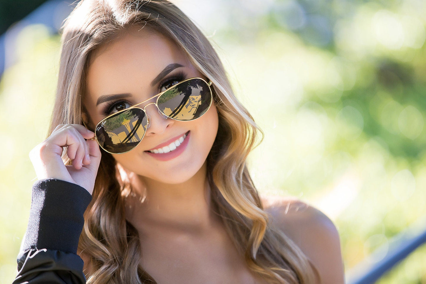 Seattle Skyline Photo-chromatic Sunglasses GOLD (Skyline is unnoticeable looking through)